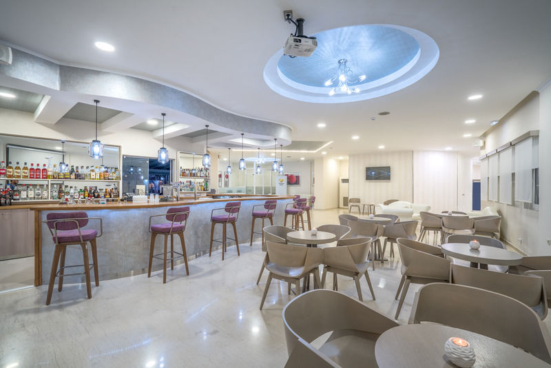Golden Sun Resort - Adults Only Kalamaki  Bagian luar foto