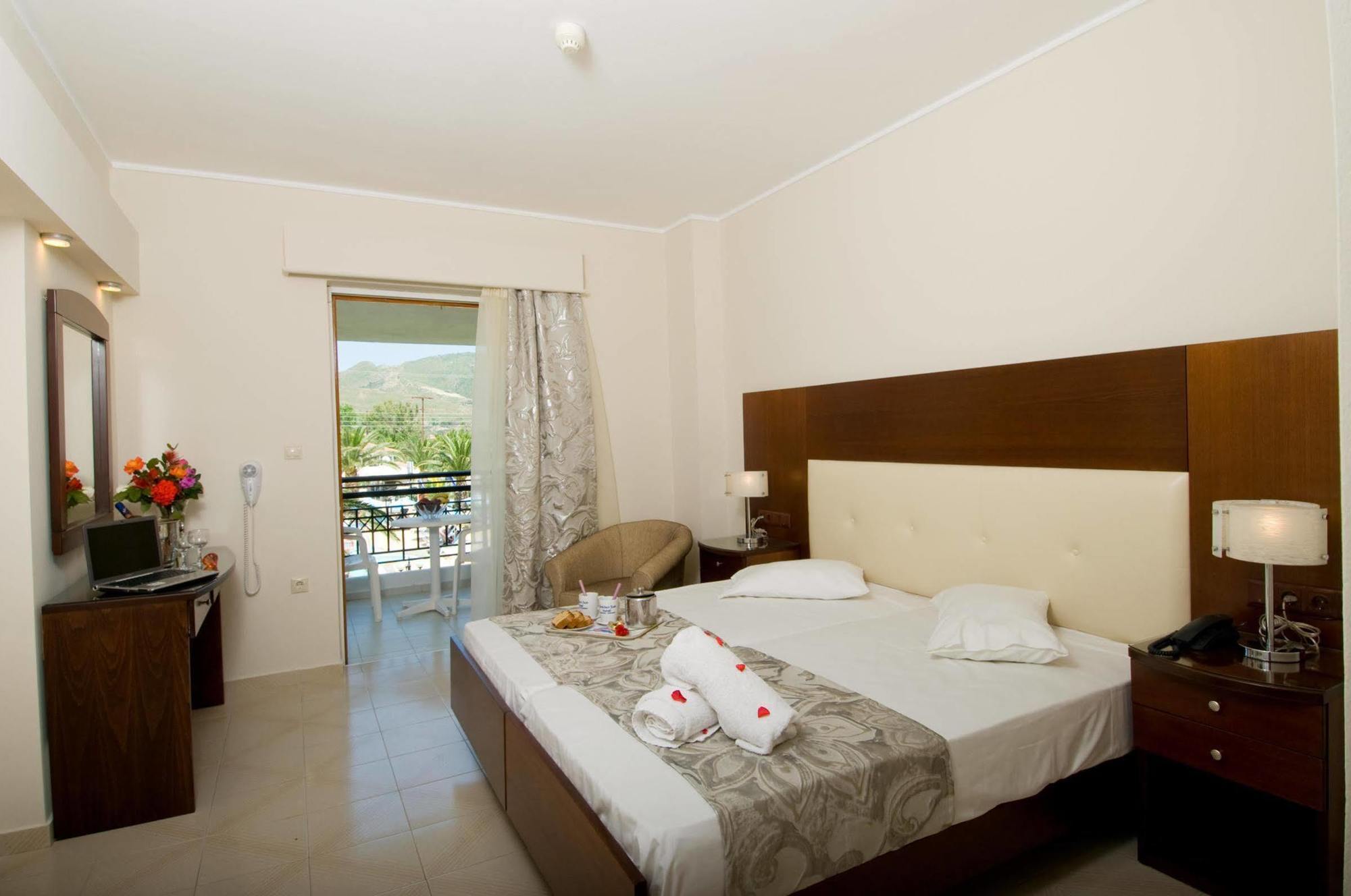 Golden Sun Resort - Adults Only Kalamaki  Bagian luar foto